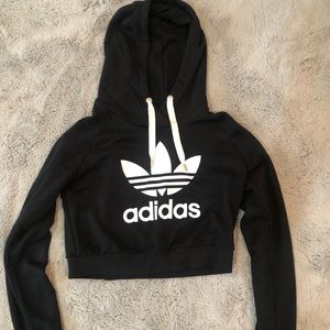 Cropped Adidas sweatshirt